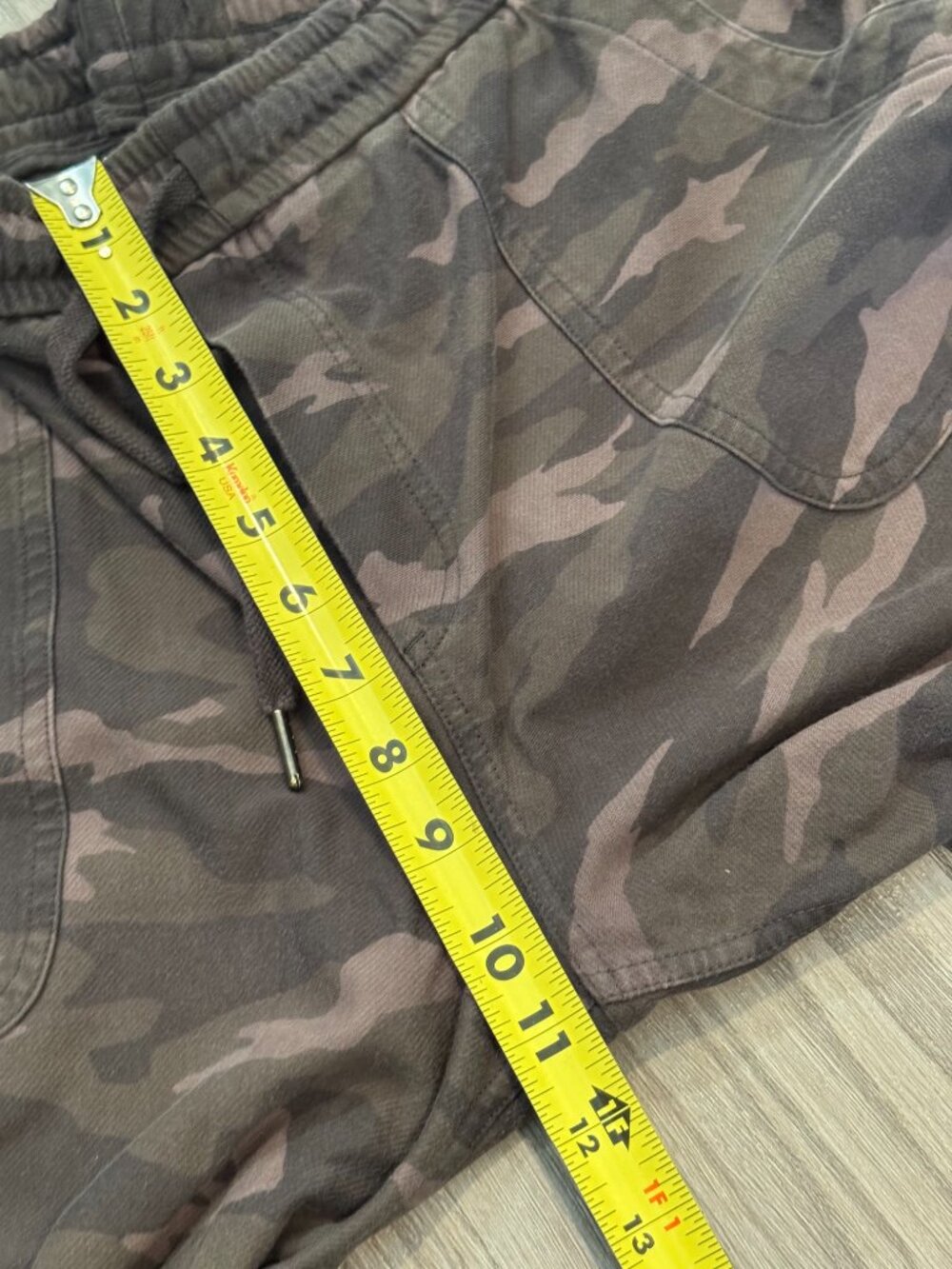 Athleta Camo Farallon Jogger, Black Olive Camo SIZE 16 - Picture 5 of 9